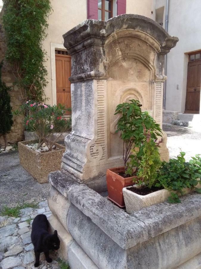 La Maison Derriere La Fontaine Б'юі-ле-Баронні Екстер'єр фото