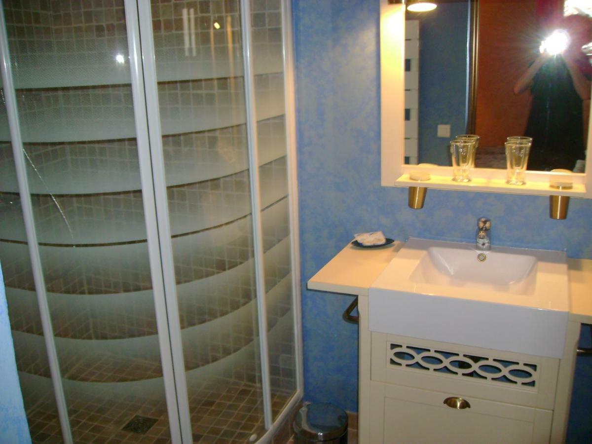 La Maison Derriere La Fontaine Б'юі-ле-Баронні Екстер'єр фото